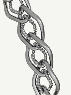Dreary Link Necklace in Silver, detail product view |Color:Silver