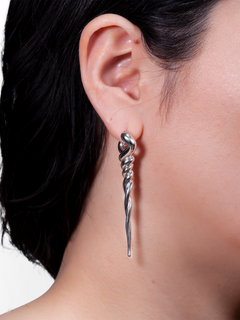 Tangle Earring Right in Silver worn on ear, close-up side view |Color:Silver