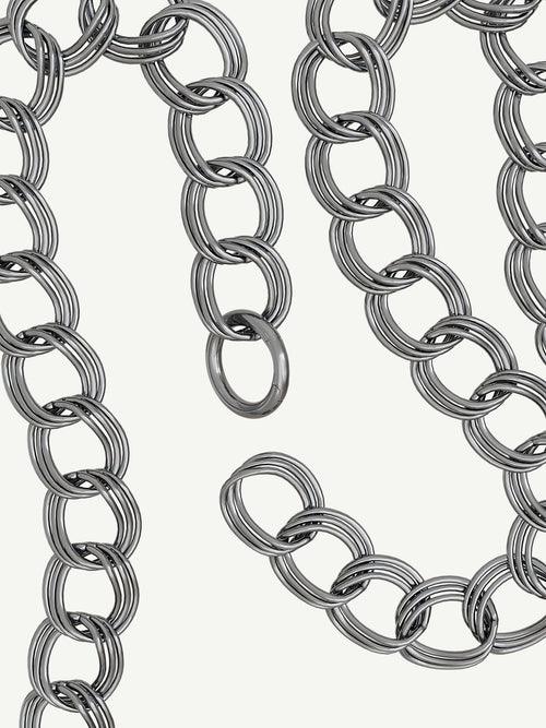 Languid Loop Necklace in Silver, close-up detail view |Color:Silver